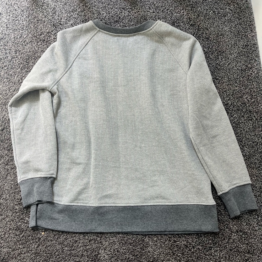 Doe and Rae Women’s Grey & White Striped Top w/Zipper Detail NWOT Women’s Small - Picture 5 of 5